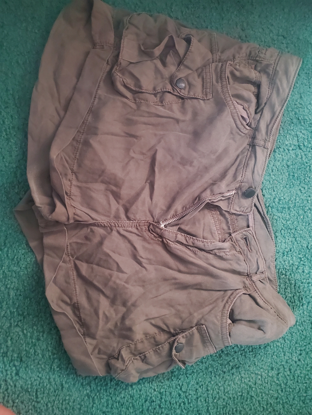 Casual Utility Bermuda Shorts in Olive
